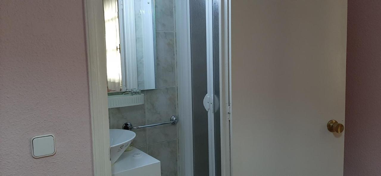 Quarto Duplo com Casa de Banho Partilhada