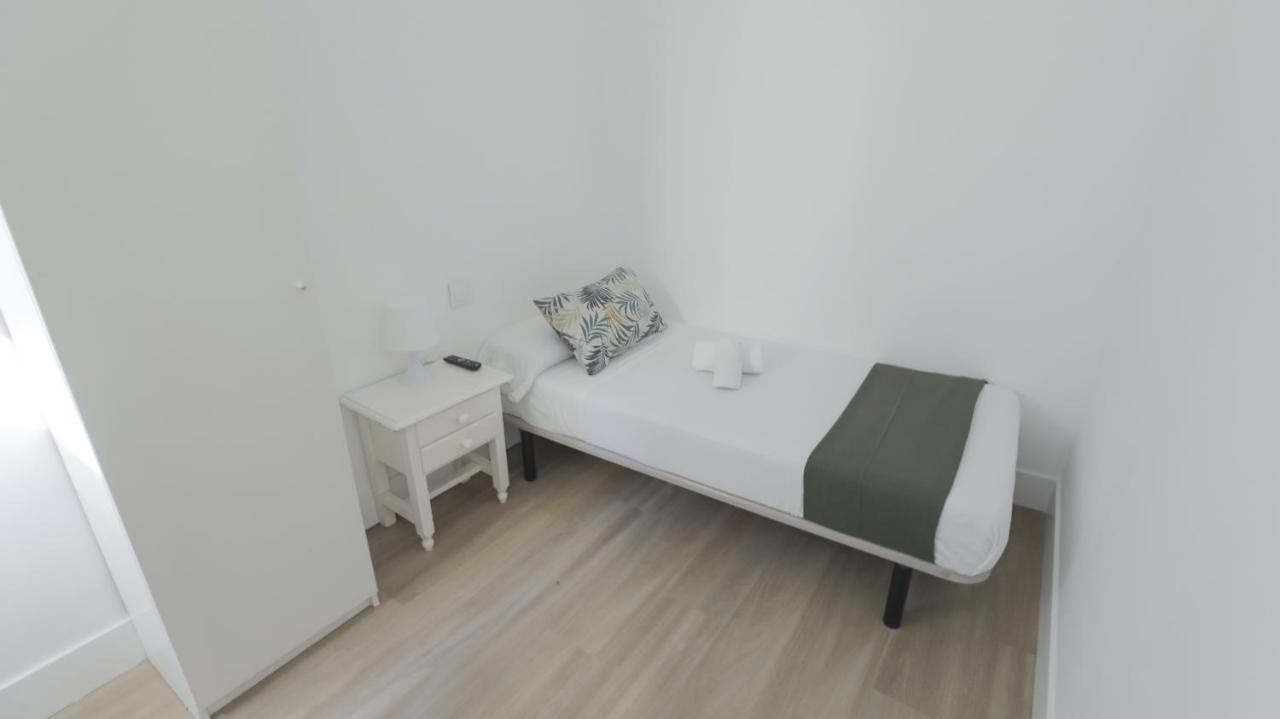 Quarto Individual com Casa de Banho Partilhada