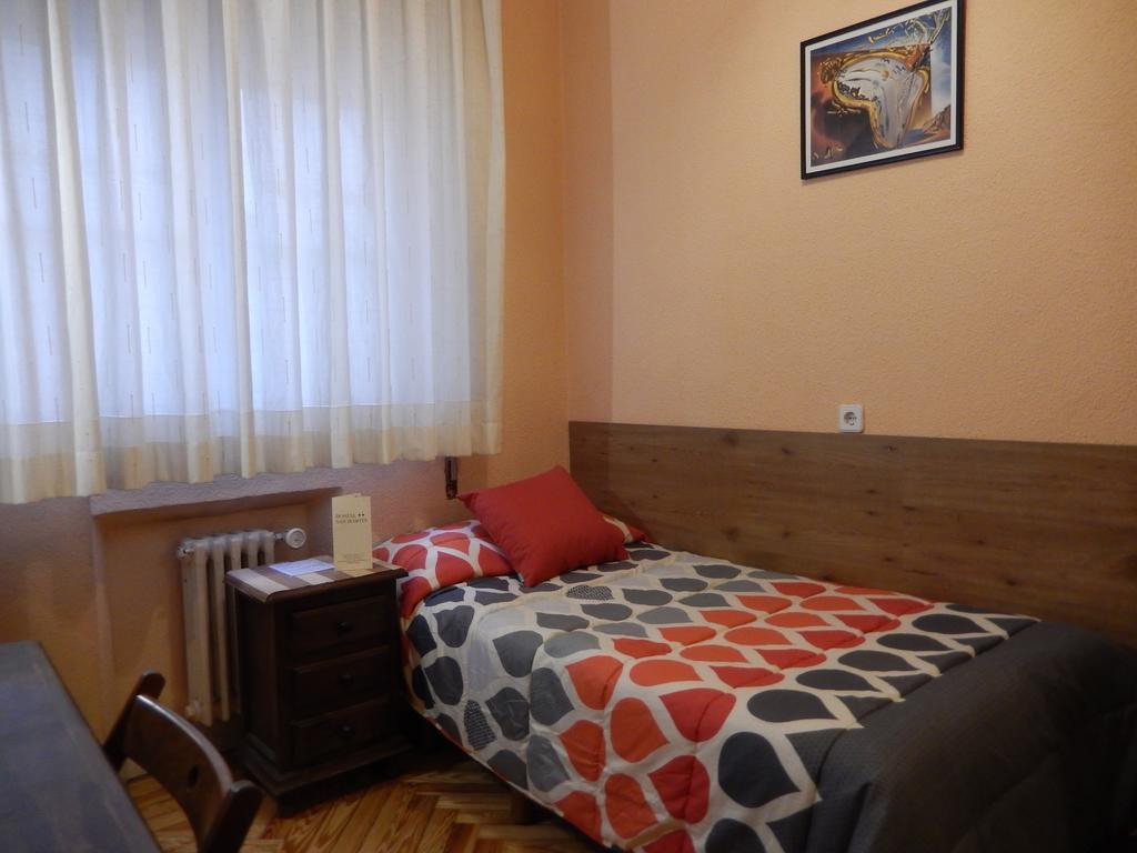 Quarto Individual com Casa de Banho Partilhada
