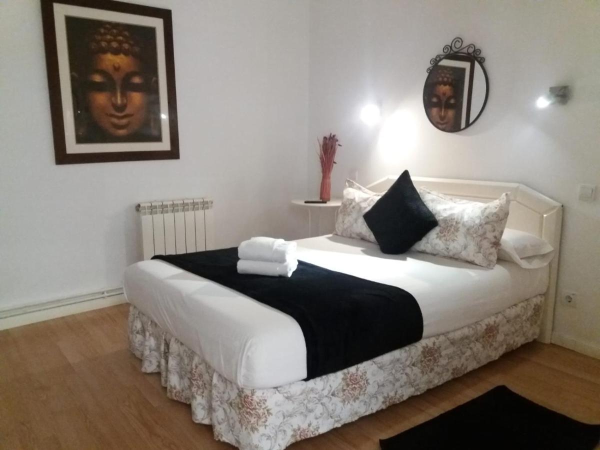 Quarto Queen com Casa de Banho Partilhada