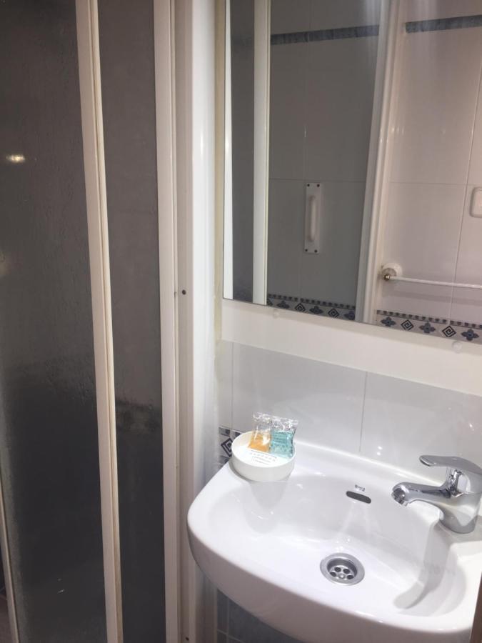 Quarto Individual com WC Partilhado