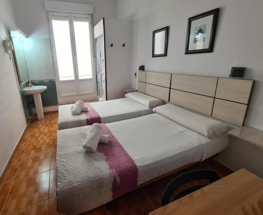 Quarto Twin com Casa de Banho Partilhada