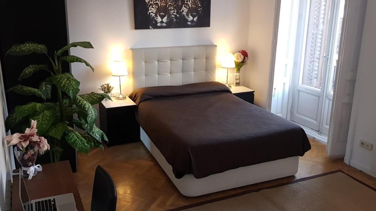 Quarto Triplo com Banheiro Compartilhado