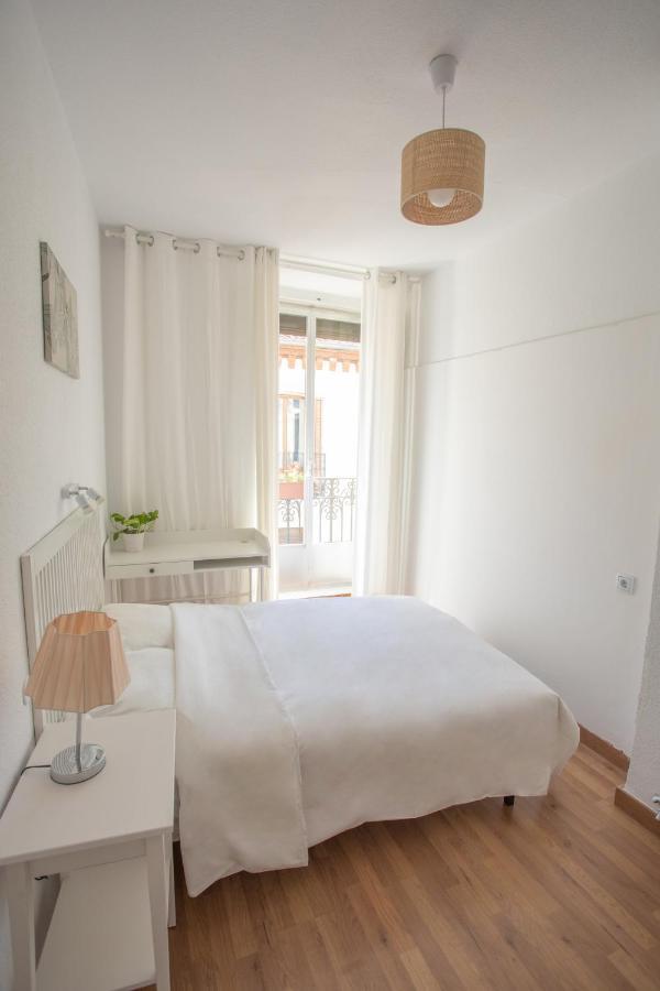 Quarto Duplo com Varanda e Casa de Banho Partilhada