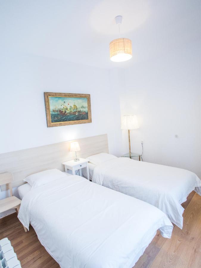 Quarto Twin com Casa de Banho Partilhada