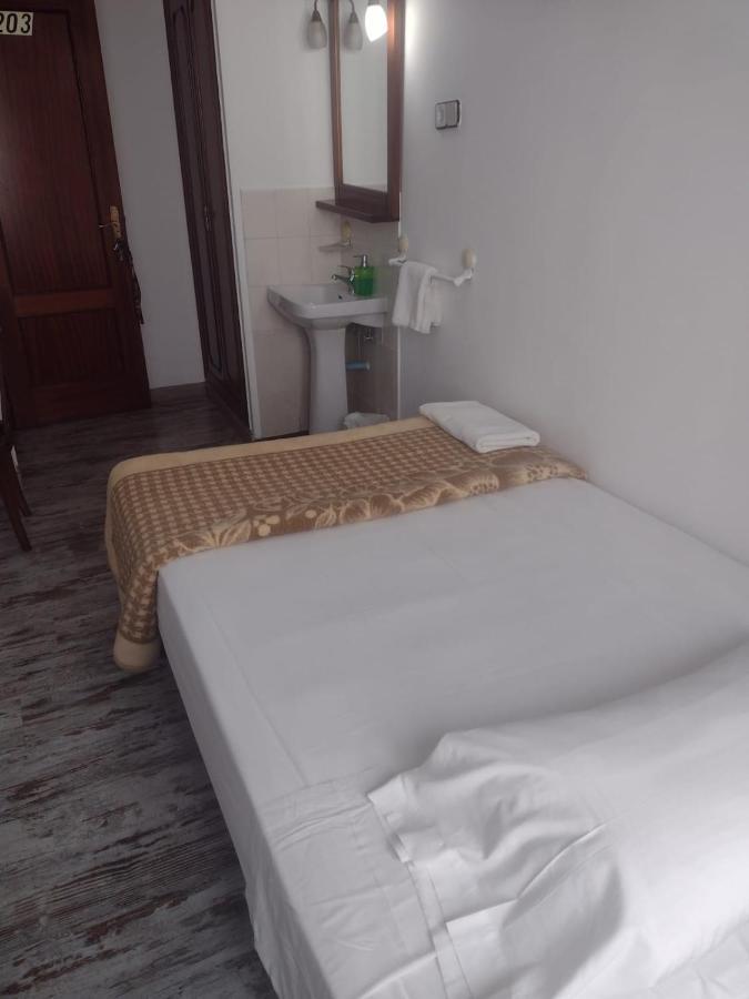 Quarto Individual com Casa de Banho Partilhada