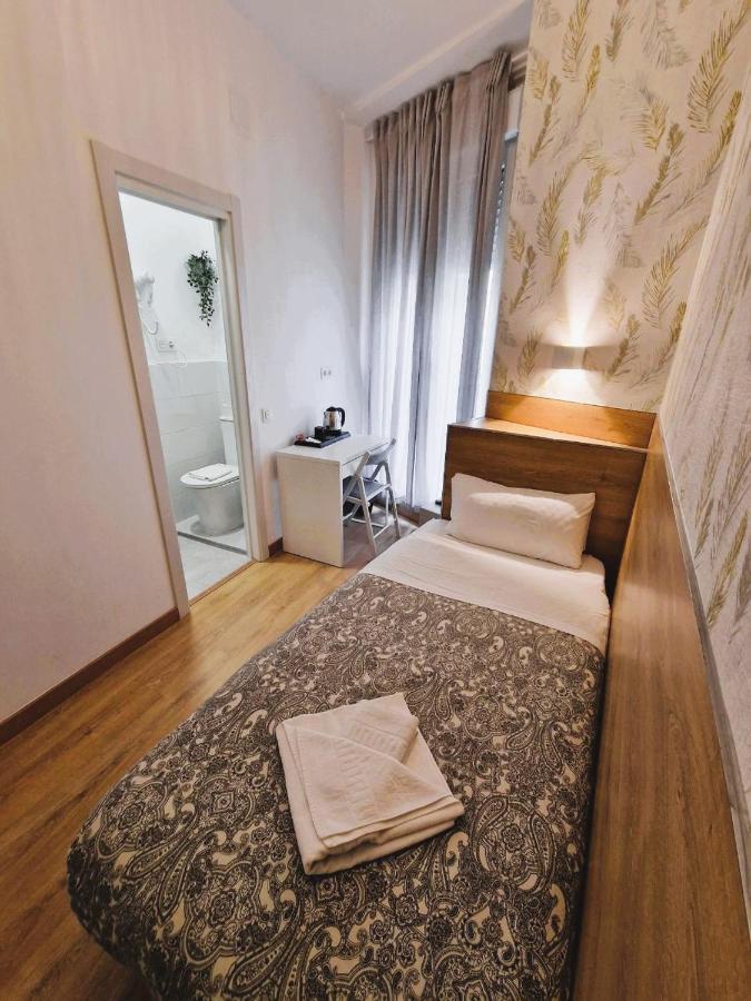 Quarto Individual Standard com Casa de Banho Privativa