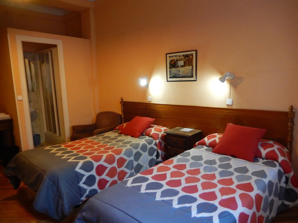 Quarto Twin com Casa de Banho Partilhada