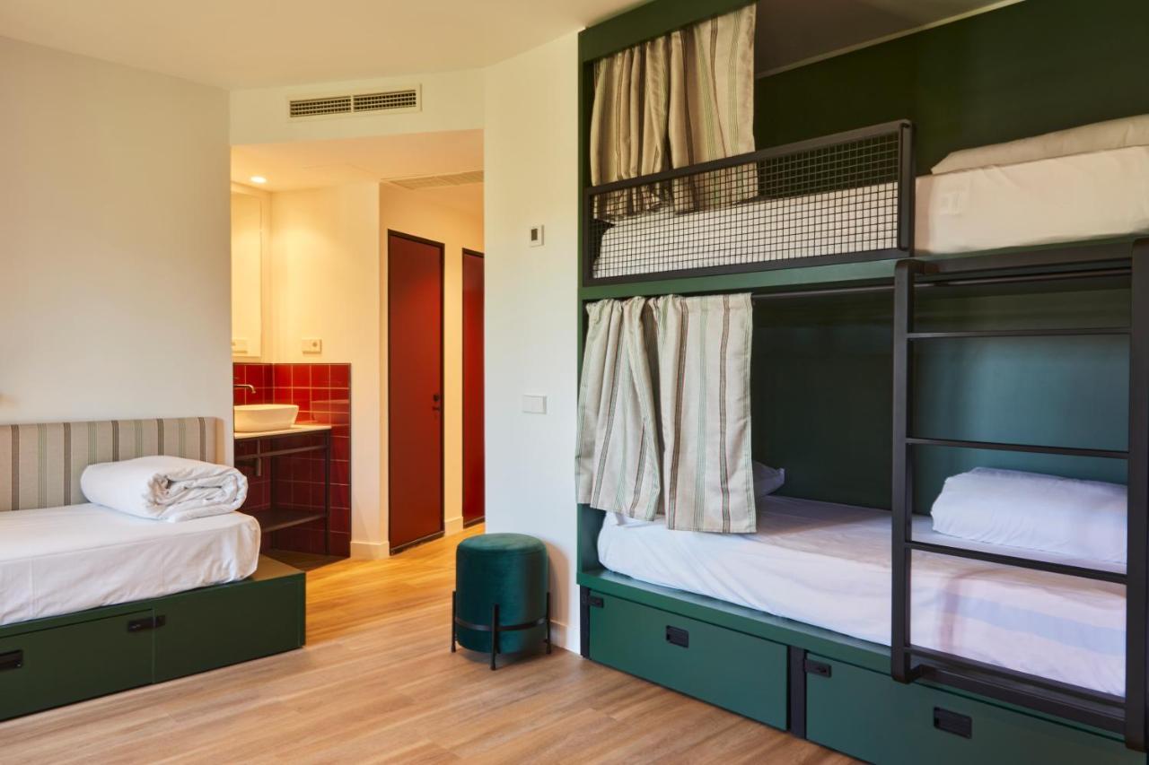 Mixed Dormitory Room,1480737299:JPEG