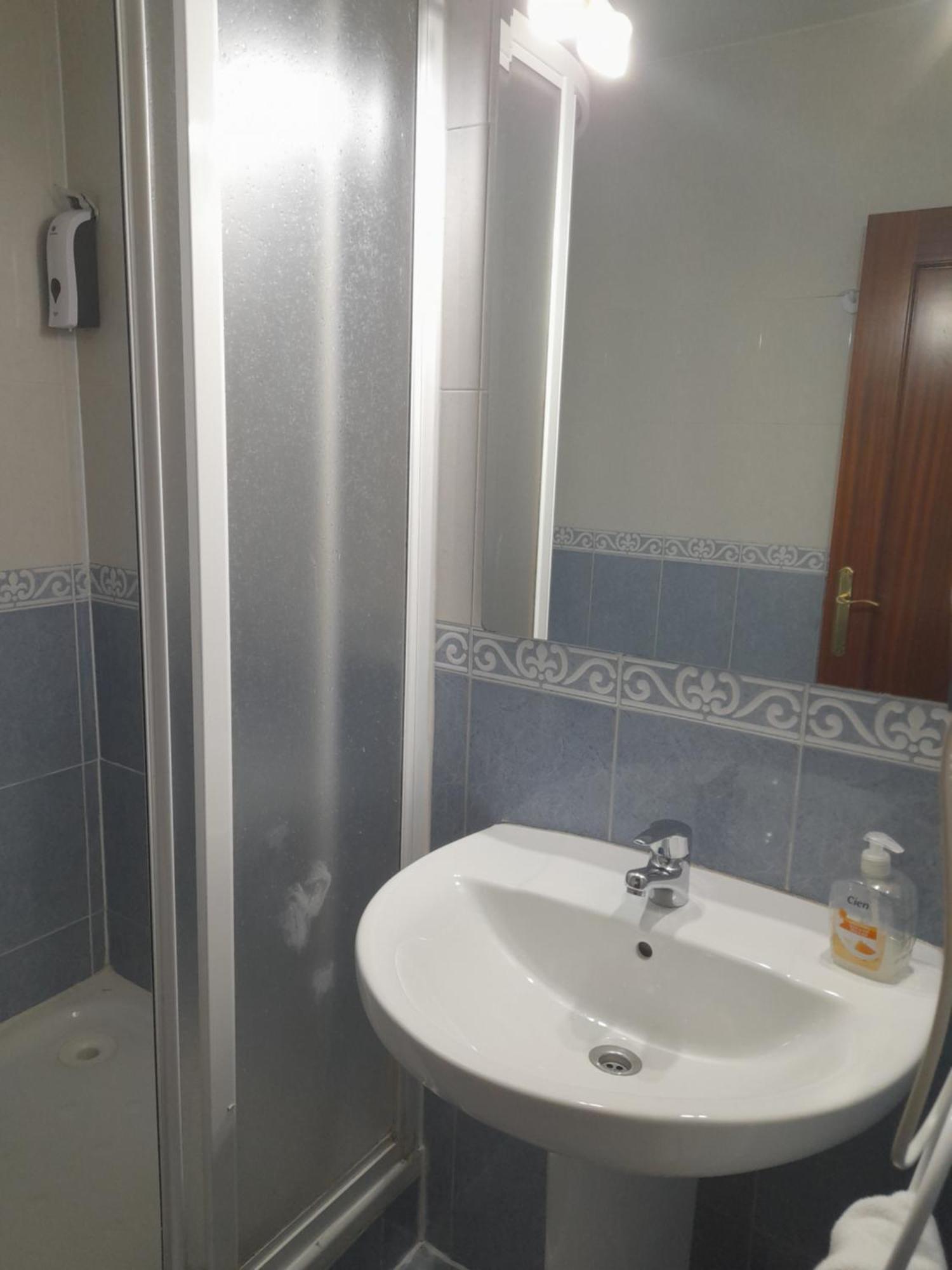 Quarto Individual Económico com Casa de Banho Partilhada