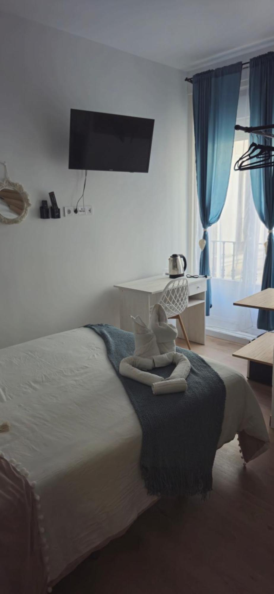 Quarto Duplo com Casa de Banho Privativa