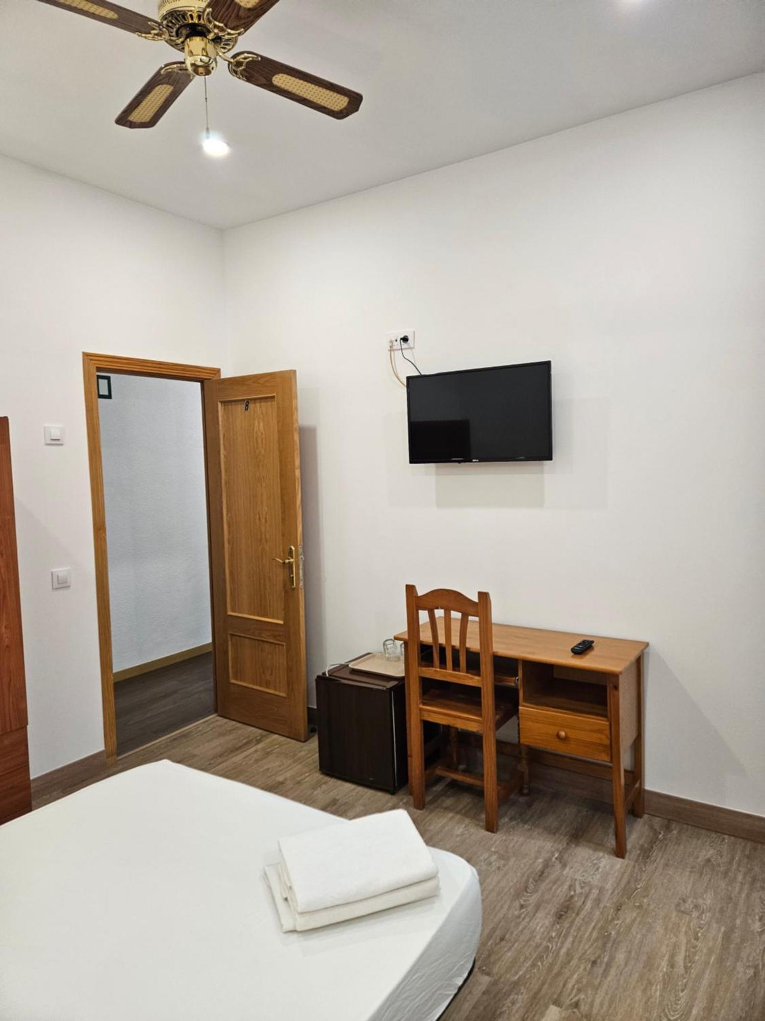 Quarto Individual com Casa de Banho Partilhada