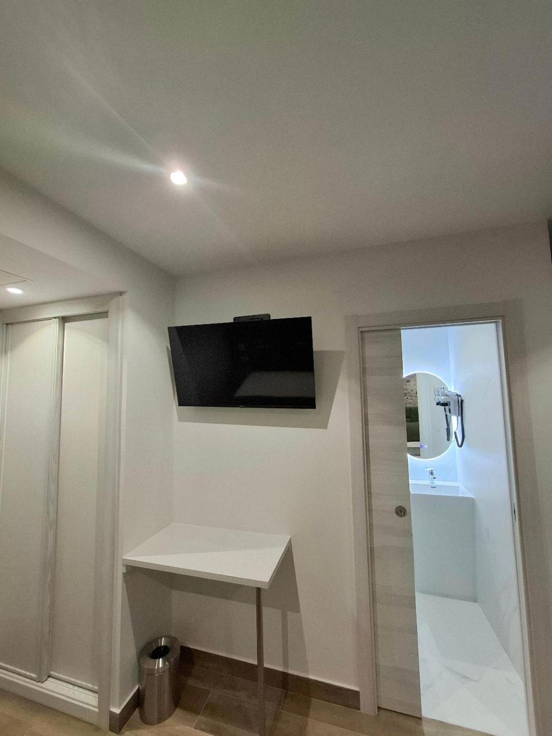 Quadruple Room with Private Bathroom