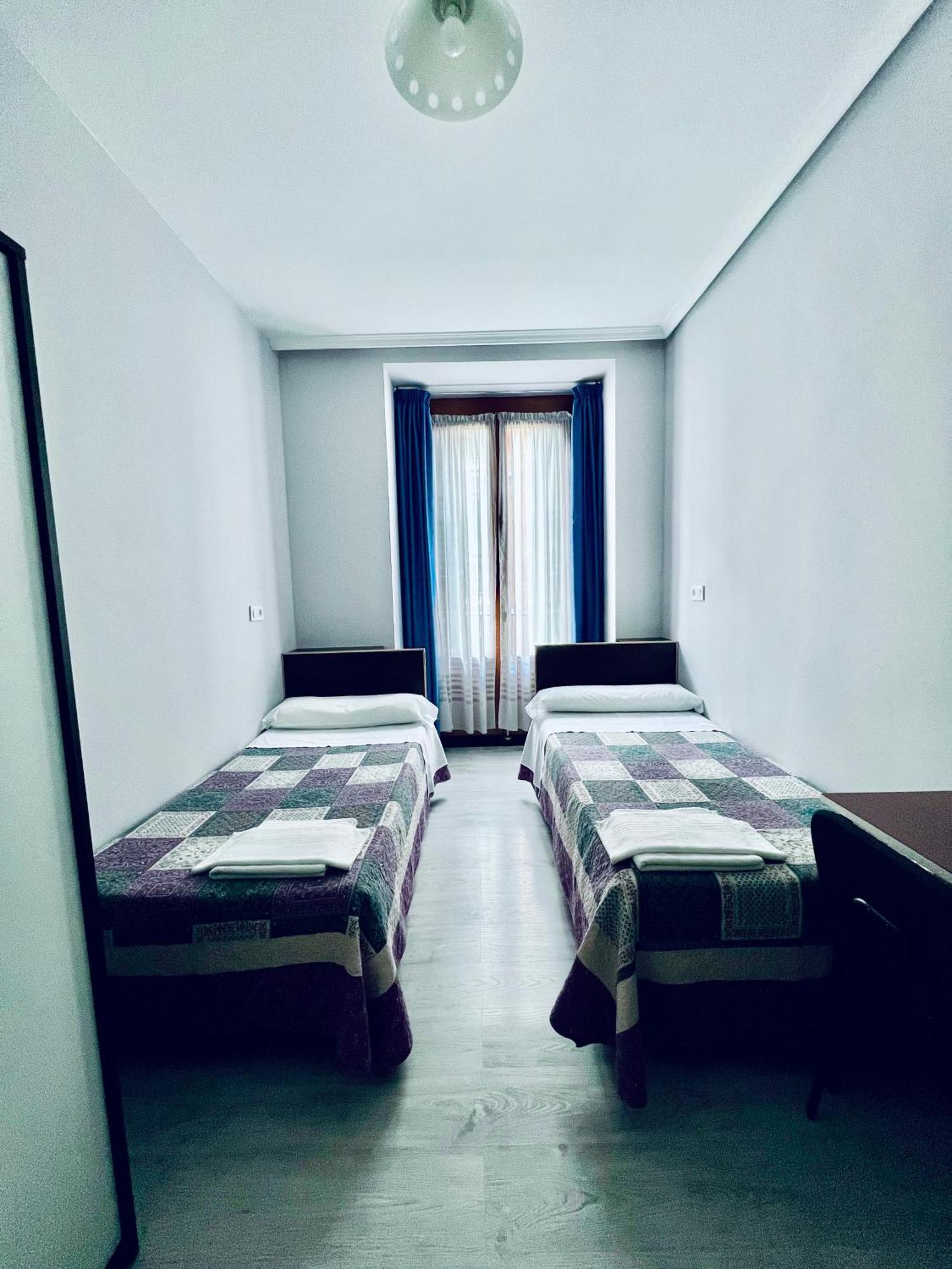 Zweibettzimmer mit Gemeinschaftsbad