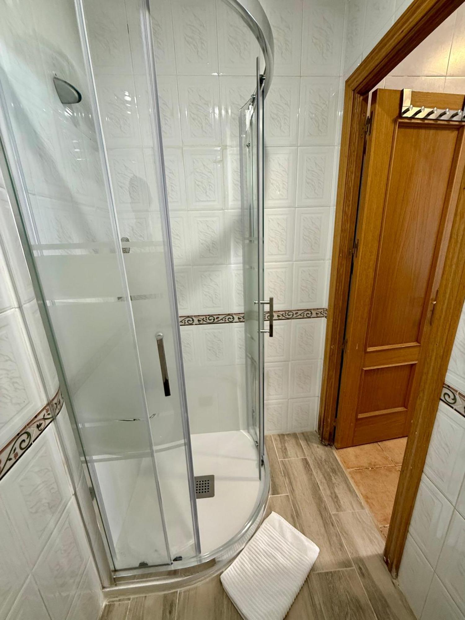 Quarto Triplo com Casa de Banho Privativa
