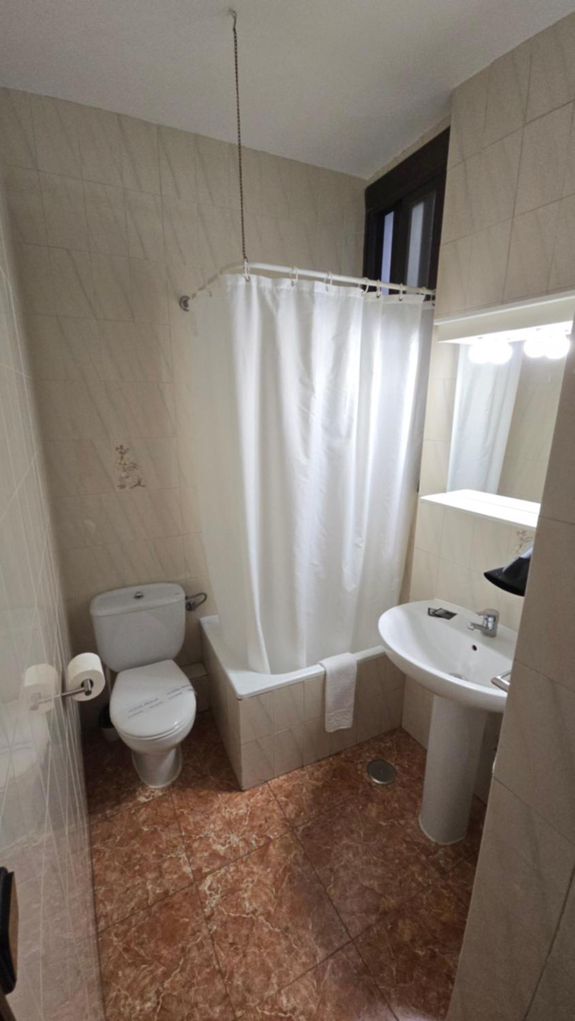 Double Room,1742743981:JPEG