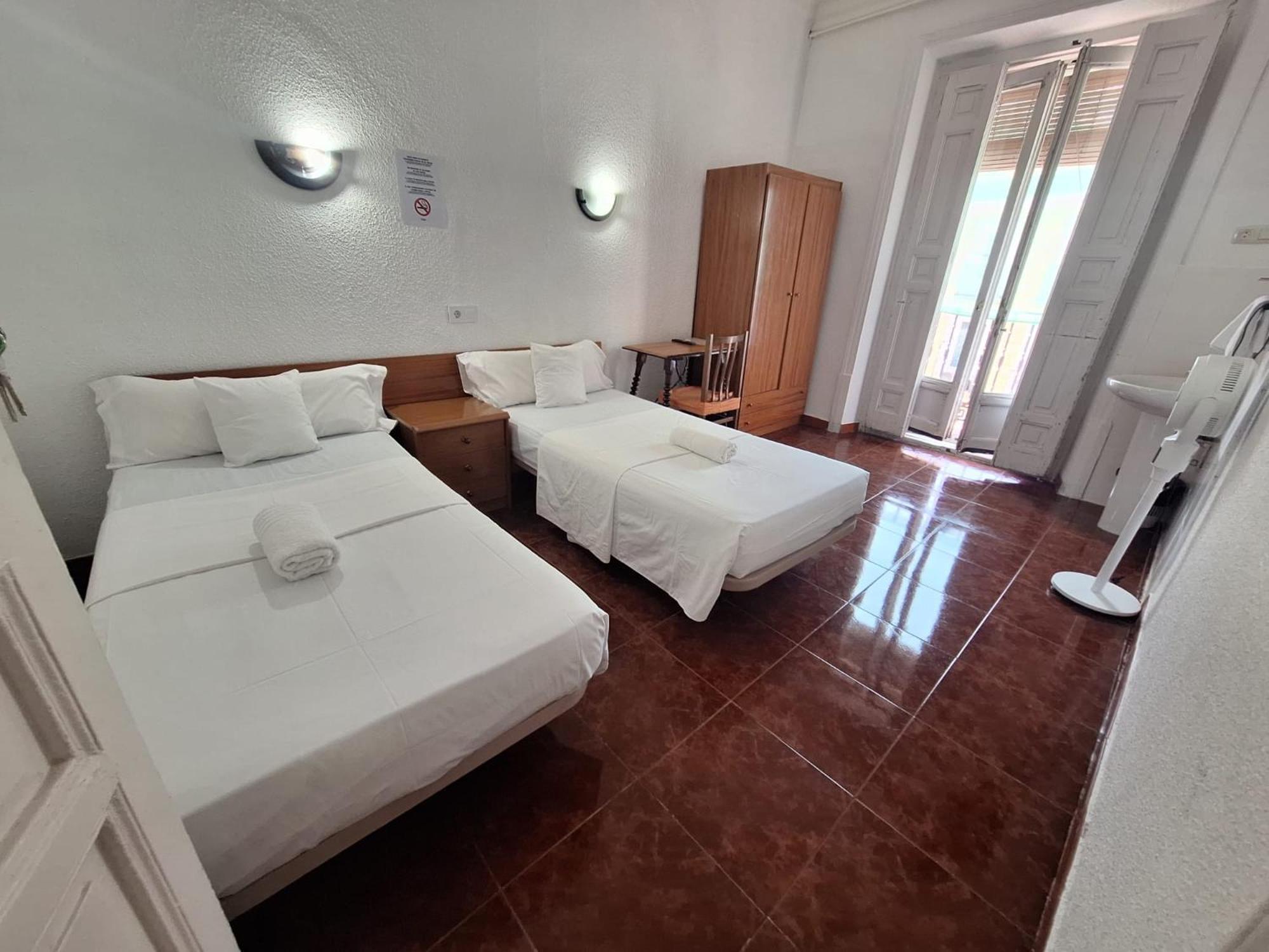 Quarto Triplo com Casa de Banho Partilhada