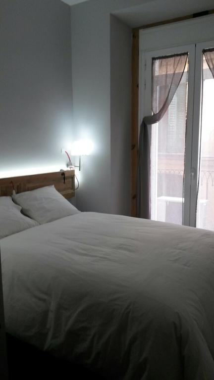 Quarto Duplo com Varanda e Casa de Banho Privativa