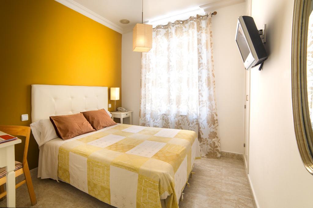 Quarto Duplo com Casa de Banho Privativa