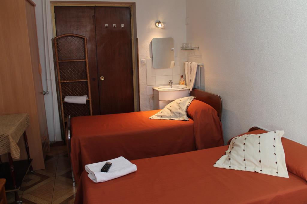 Triple Room with Shared Bathroom,249746761:JPEG