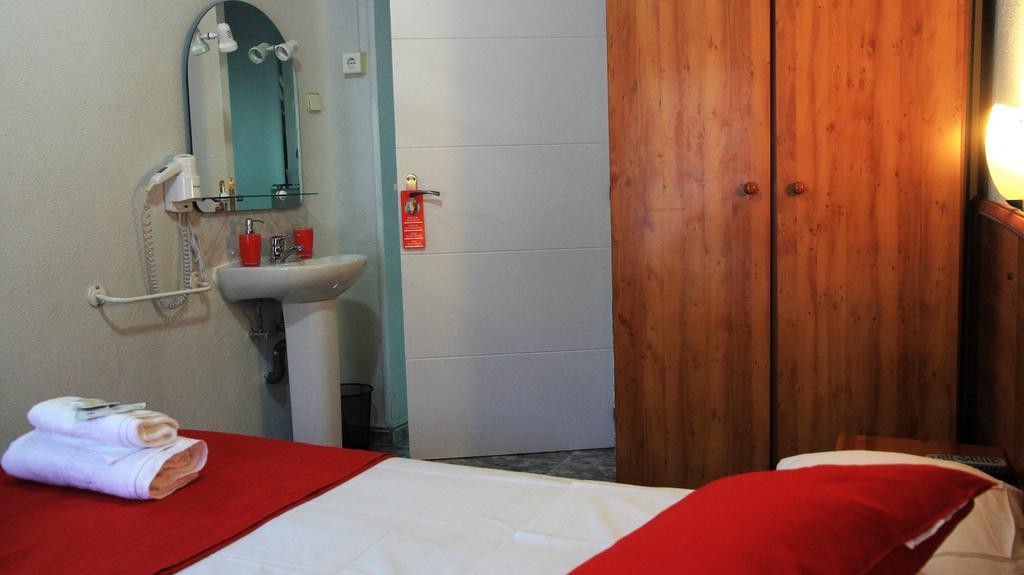 Quarto Duplo com Casa de Banho Partilhada