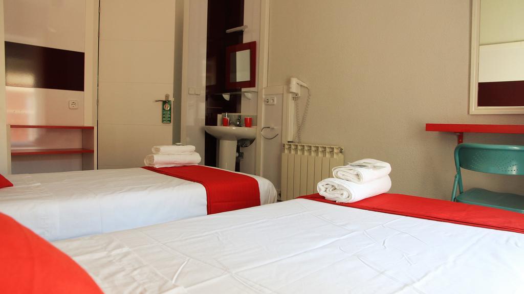 Quarto Twin com Casa de Banho Partilhada