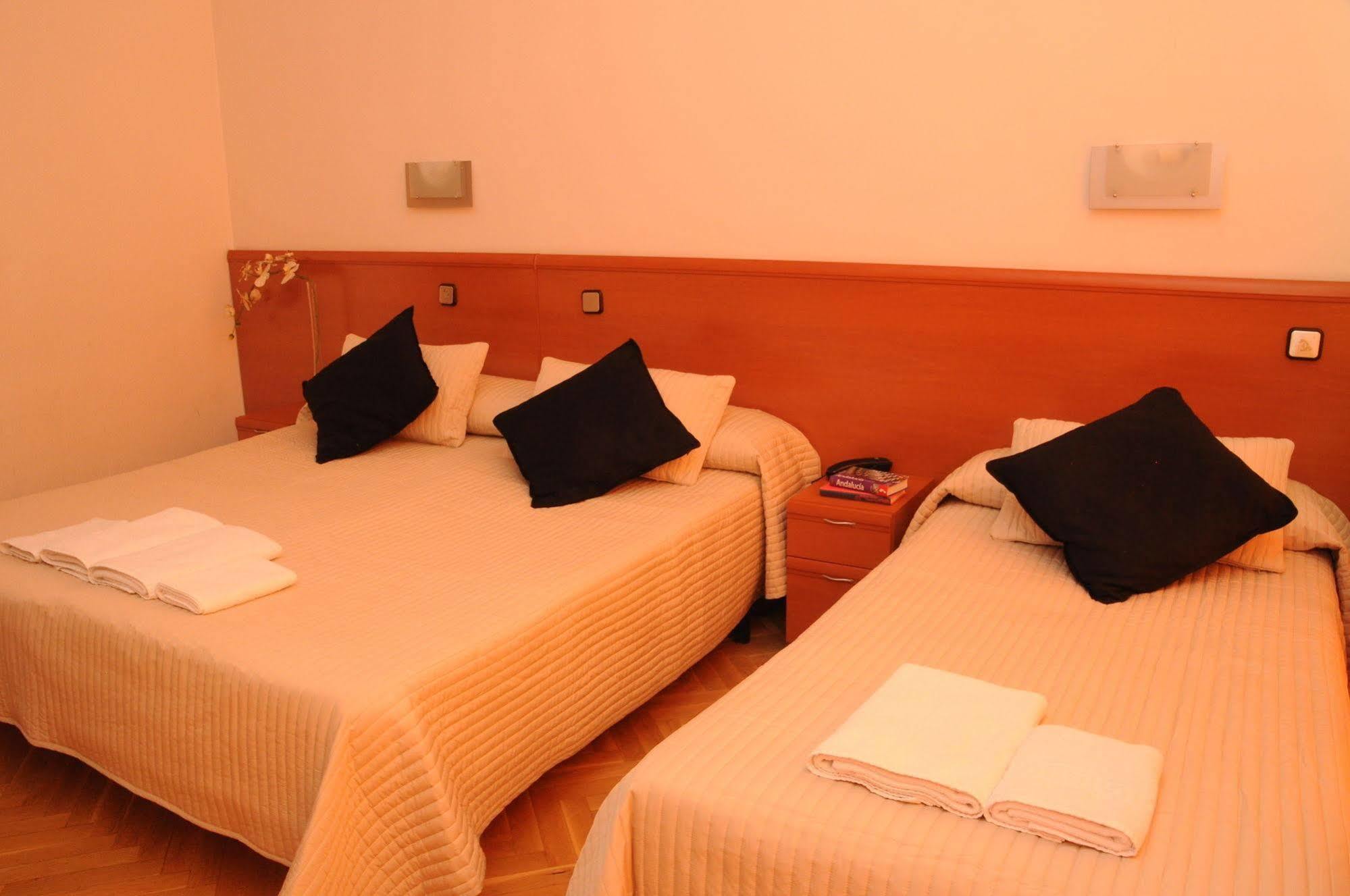 Quarto Duplo Superior com 1 Cama
