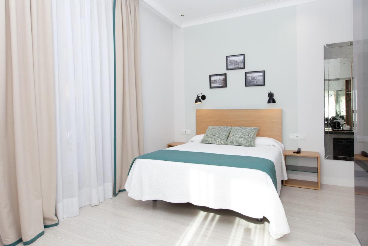 Single Room with Puerta del Sol Views