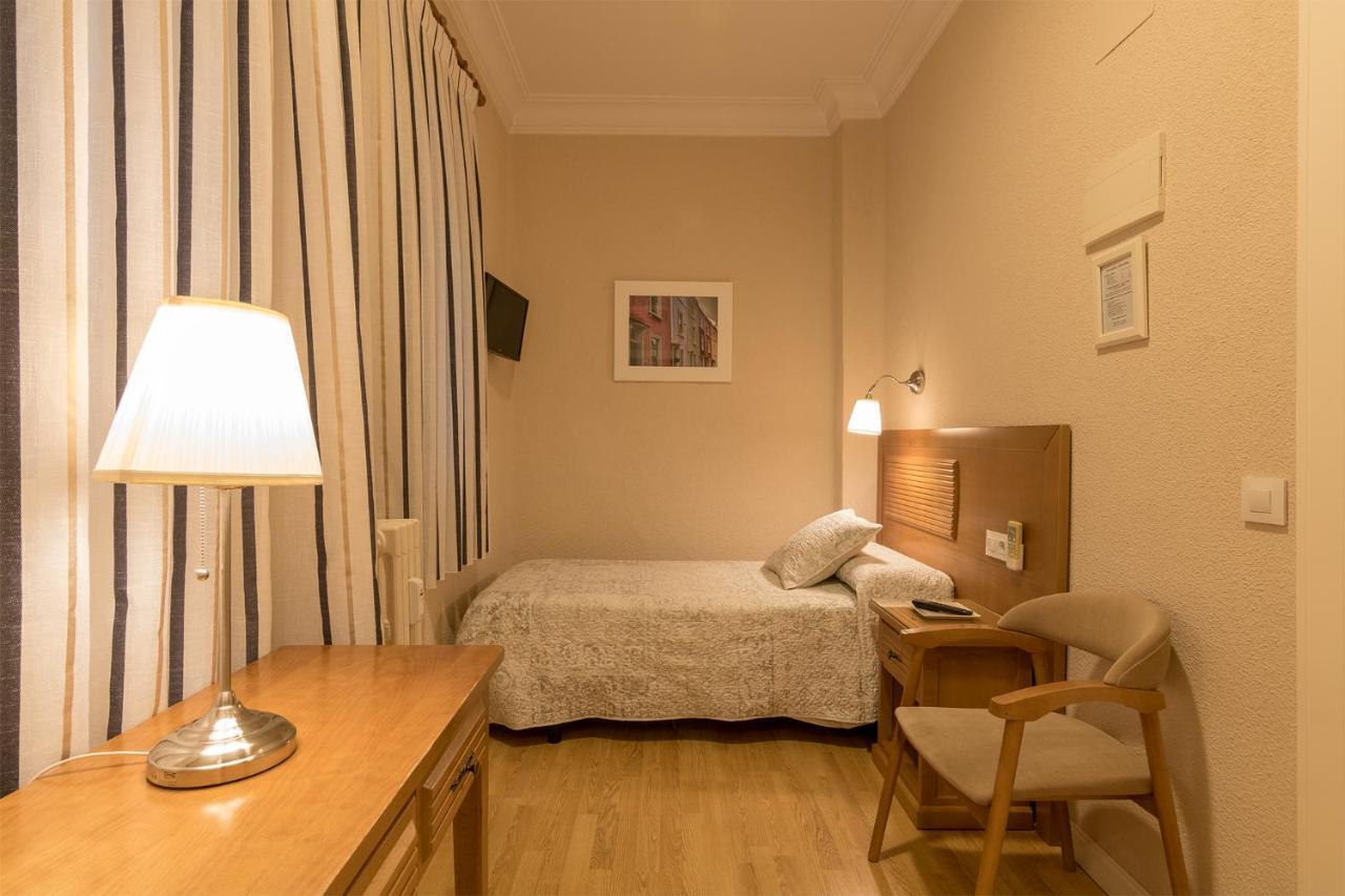 Quarto Individual com Casa de Banho Privativa