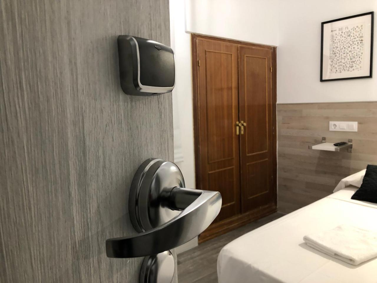Quarto Individual com Casa de Banho