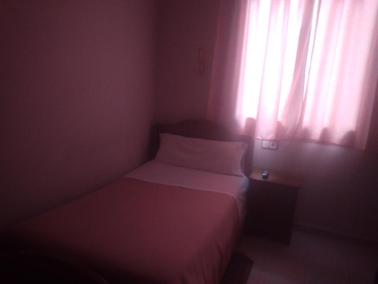 Quarto Individual Standard com Casa de Banho Partilhada