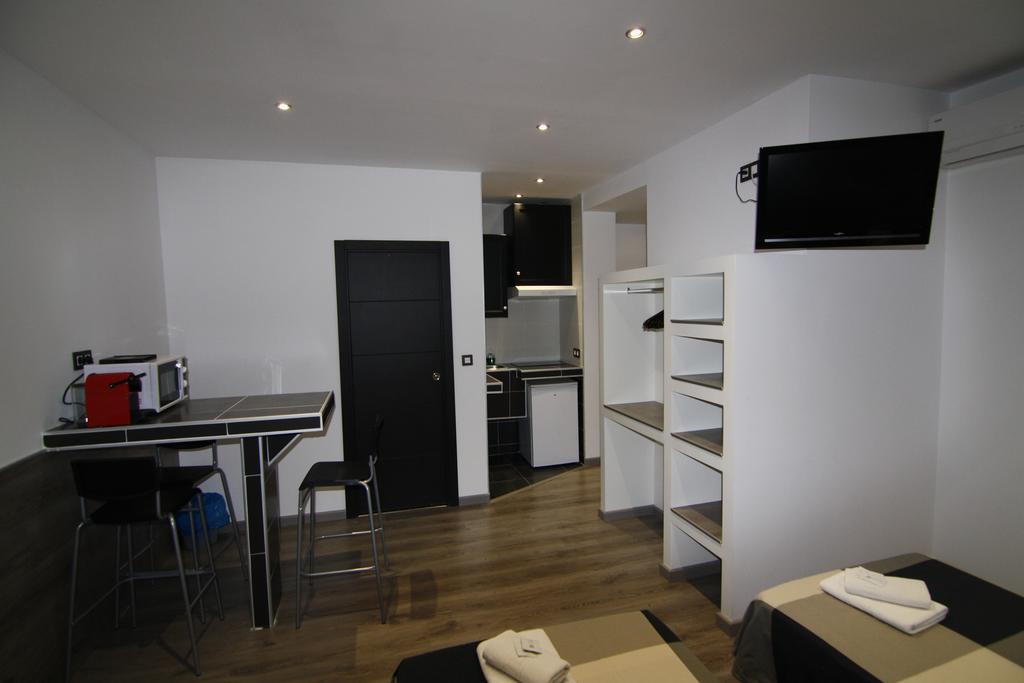 Double Room with Extra Bed (3 Adults),79019430:JPEG