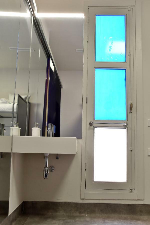 Triple Room Bathroom,830431967:JPEG