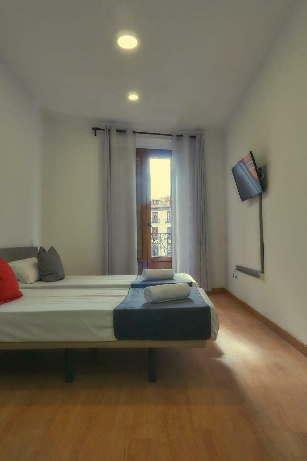 Quarto Twin Standard com Casa de Banho Partilhada