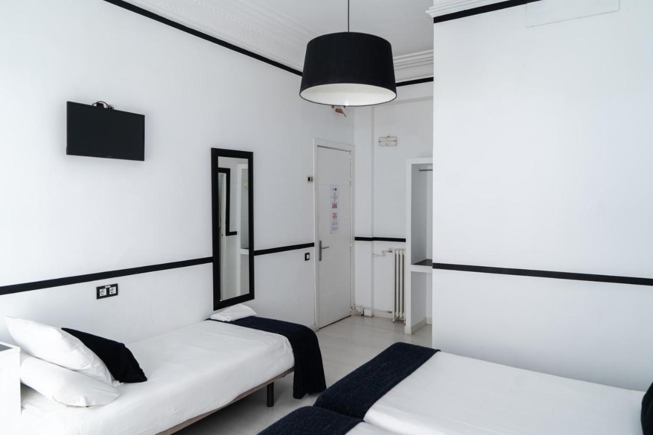 Double Room with Extra Bed,974935261:JPEG