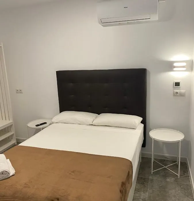Hostal Alaska-1
