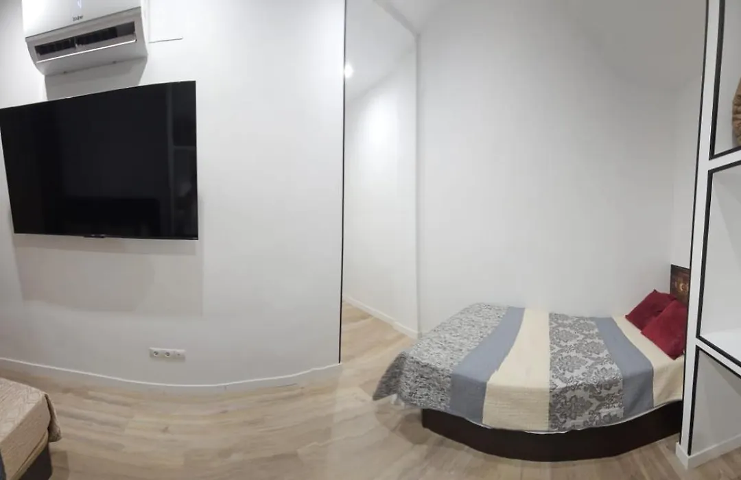 Hostal Andrea Granvia-1