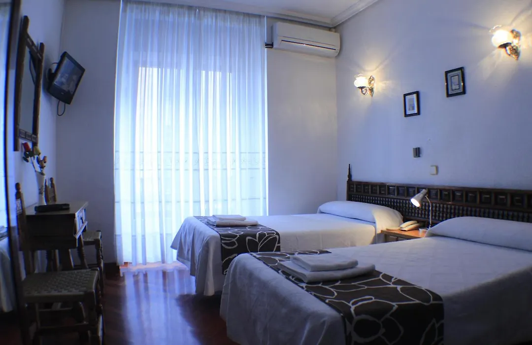 Hostal Esmeralda-1