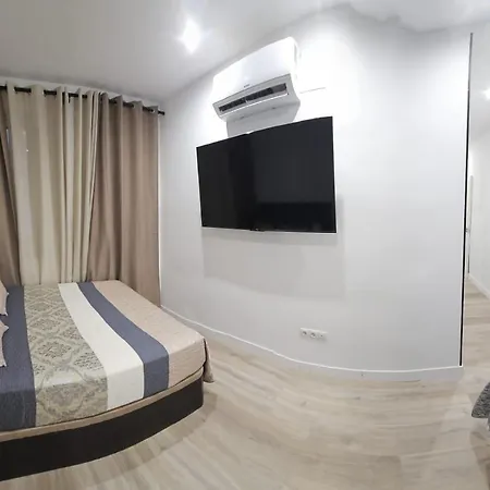 Hostal Andrea Granvia-2