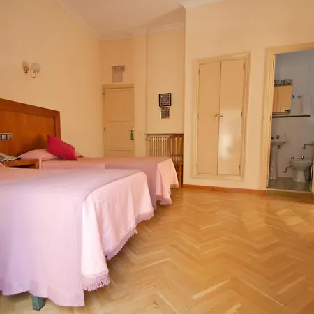 Hostal Greco Gran Vía Madrid-3